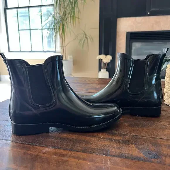 Michael Kors Shiny Short Black Rain Boots Ankle Boots Size 7 Preppy - Picture 3 of 7